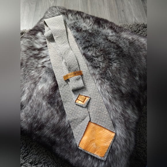 Excellent Vintage Used Condition Men's DONNA KARAN Collection Italian Silk tie - Picture 3 of 6